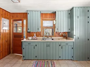 Cozy cottage with a vintage vibe on a beautiful lake.   - Image 3