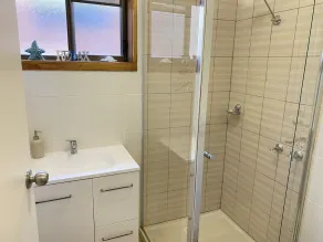 Dromana Charmer - Large family home, 8 min easy walk to the beach. - Image 4