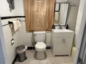 A quiet apartment near to everything with free parking - Image 2
