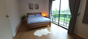 Cozy Townhouse 10 minutes to MRT Bang Rak Yai - Image 4