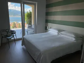 Apt in Stresa, superb view of Lake Maggiore, balcony, WiFi, A/C, garage & garden - Image 2