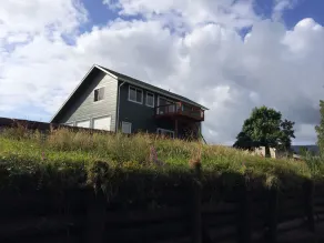 Beautiful Lower Columbia Hamlet On The Water - Image 5