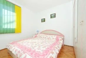 PETRA ARBANIJA - apt for 5+1 just few steps from the beach - Image 4