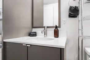 Cozy Studio with Queen Bed, City Walkable! - Image 3