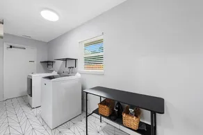 15 Mins to Beach! Safe & Quiet Home Near Beach & Downtown~Heated Pool~Ping Pong/Foosball - Image 3