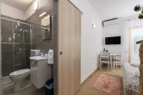 Monolocale con piscina all'aperto, sauna e vasca idromassaggio - Image 3