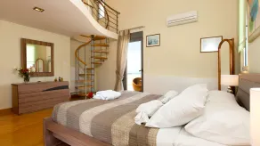 Full Privacy Family Villa Victoria! - Image 5