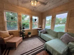 Beautiful Victorian home just minutes away from, town, sking, shopping, nature - Image 3