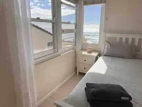 Sunny Apt on The Esplanade - Image 2