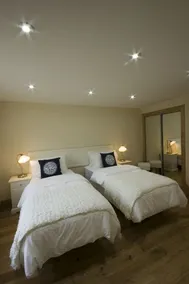 Beautiful sandstone cottage in picturesque village setting - Image 2