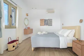 Lovely two bedroom house with private pool and great views - Image 4