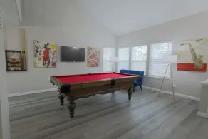 King Bed w/Ensuite | Pool Table Lounge | World Cup - Image 2
