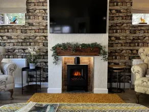 Kingfisher Lodge - Luxury Lodge with Hot Tub - Image 2