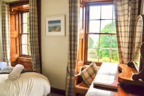 Beautiful waterside historical country house with magnificent garden - Image 3