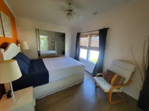 Bayfront cottage offers amazing views of the water and Assateague Island - Image 4