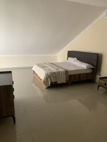 This stylish apartment is close to everything, making it easy to plan your visit - Image 4