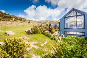 Sandpipers Beach Cottage Great Sea Views Patio - Image 4