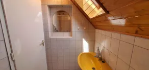 Holiday apartment with free Wi-Fi and garden pavilion - Image 2