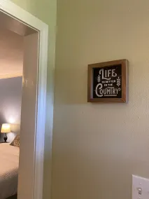 Couple’s cute cottage retreat (Cabin #1) - Image 4
