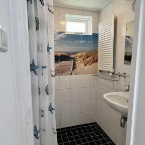5 persons, 3 bedrooms, 2 bathrooms, close to the beach and sea - Image 4