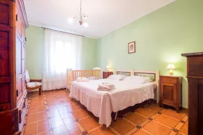 House in Tuscany immersed in greenery - Image 5