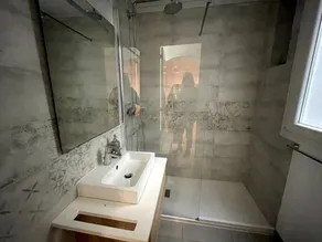 Stylish 2BR contemporary design perfect vacation - Image 4