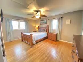 Relax on Lake Bowen at our spacious 3-bedroom retreat - Image 4
