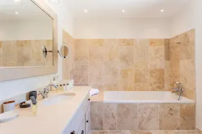 Fremragende 5 * fredet villa med fantastisk udsigt i Ménerbes - Image 3