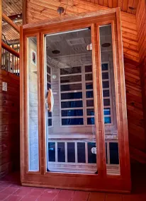 Rustic Charm: Pewaukee Lake Cabin, Sauna & Hot Tub - Image 3