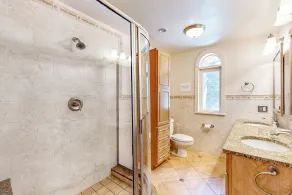 7BR Modern Farmhouse on Sustainable Working Farm - Image 2
