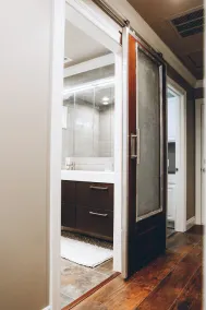Modern Corporate Home / 406 Peake Street - Image 2