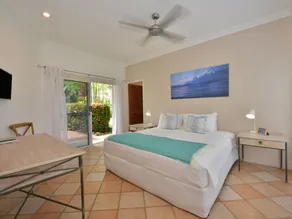 Solander House - 5 Bedrooms across from the Beach - Image 5