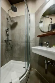 Green, Deluxe Two Bedroom Suite - Image 4