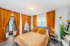 Beautiful, Quaint, and Charming 1 Bedroom Private Suite with Fenced Backyard!  - Image 4
