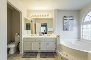 Designer home-6 miles to the Las Vegas Strip! - Image 4