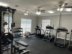 An oasis of serenity: secluded 1BR w/ King Bed, Free parking, Free Gym, Pool - Image 3