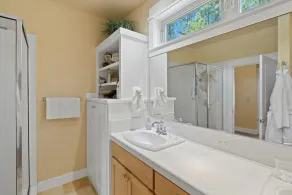 BEAUTIFUL HOME OVERLOOKING THE RIVER-MINUTES TO IT ALL-UPDATED KITCHEN! - Image 4