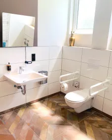 BESOTEL Mettmann- 20 Wohnungen 2 Standorte 35 Schlafzimmer 29 Badezimmer 52 Betten für 73 Gäste - Image 2