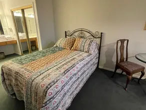 Charming studio apartment minutes from golfing and hiking. - Image 3