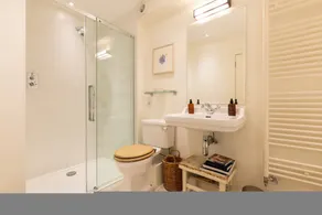 A Gentle Riverside Charm 2 bedroom Mews House - Image 5