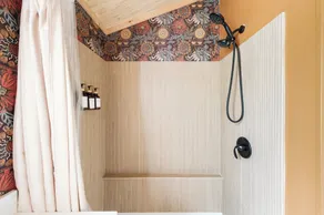 Mountain View Bungalow Near Breweries, Trails, Pool and Waterfalls - Image 4
