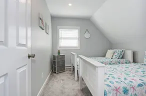 Newly Renovated Condo 2 Bd/1Bth - 1.5 Blocks to Beach - Image 5