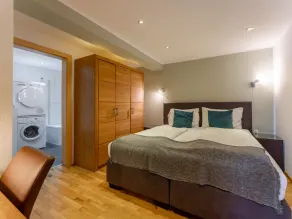 Flat with bright open kitchen with stunning views - Image 4