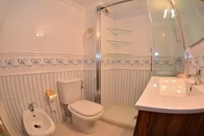 CLIMATISATION, PORTER, COIN, CENTRAL, WIFI, LARGE EQUIPE TOUT - Image 4