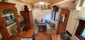 Luxury romantic shepherd's hut - hot tub and Aga - Image 4