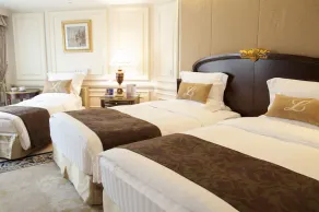 New Orient Landmark Hotel - Image 4