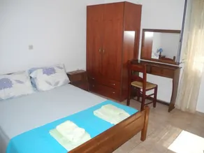 Mountain views (see video), 3 bedrooms, 550m easy walk to beach, 2 shared pools - Image 5
