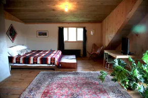 Stunning Riverfront Log Cabin With Spectacular Views - Image 3