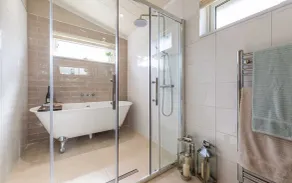 Kingfisher Lodge - Luxury Lodge with Hot Tub - Image 5