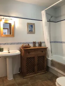Cadre exceptionnel, vues sensationnelles, terrasses de piscine privée et WIFI partout. - Image 4